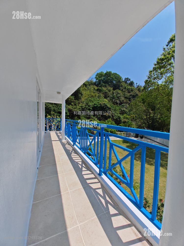 Village Sell 3 Bedrooms , 3 Bathrooms 2,100 ft²