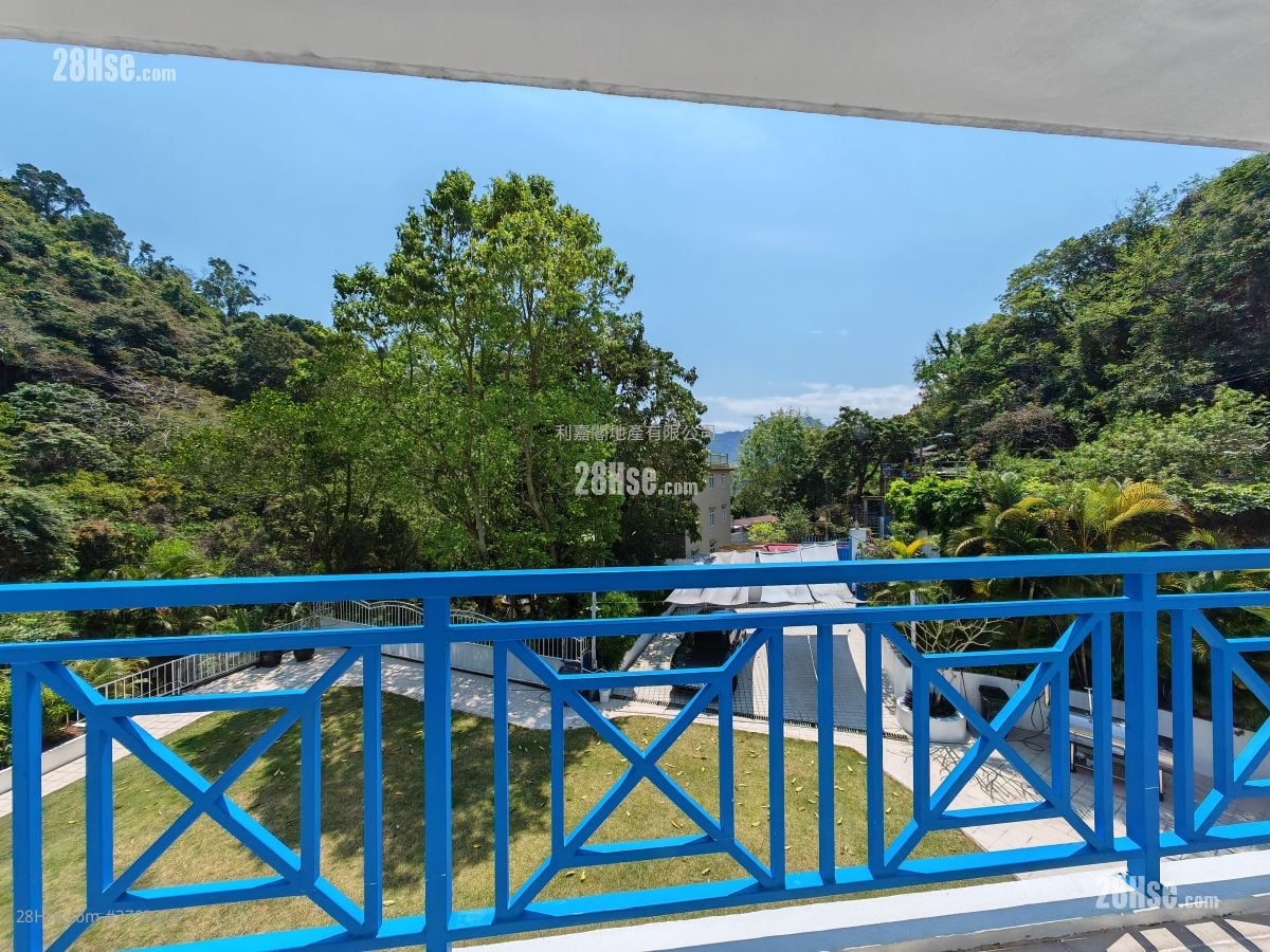 Village Sell 3 Bedrooms , 3 Bathrooms 2,100 ft²