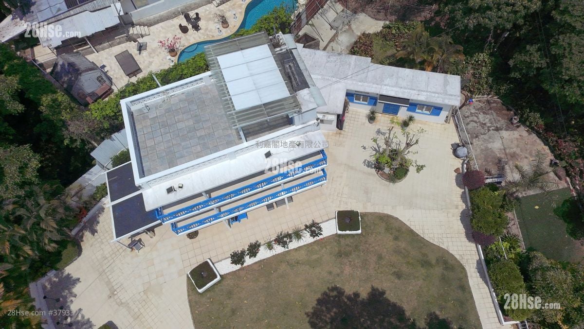 Village Sell 3 Bedrooms , 3 Bathrooms 2,100 ft²