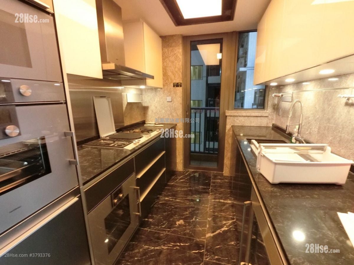 Ultima Sell 4 Bedrooms 1,606 ft²