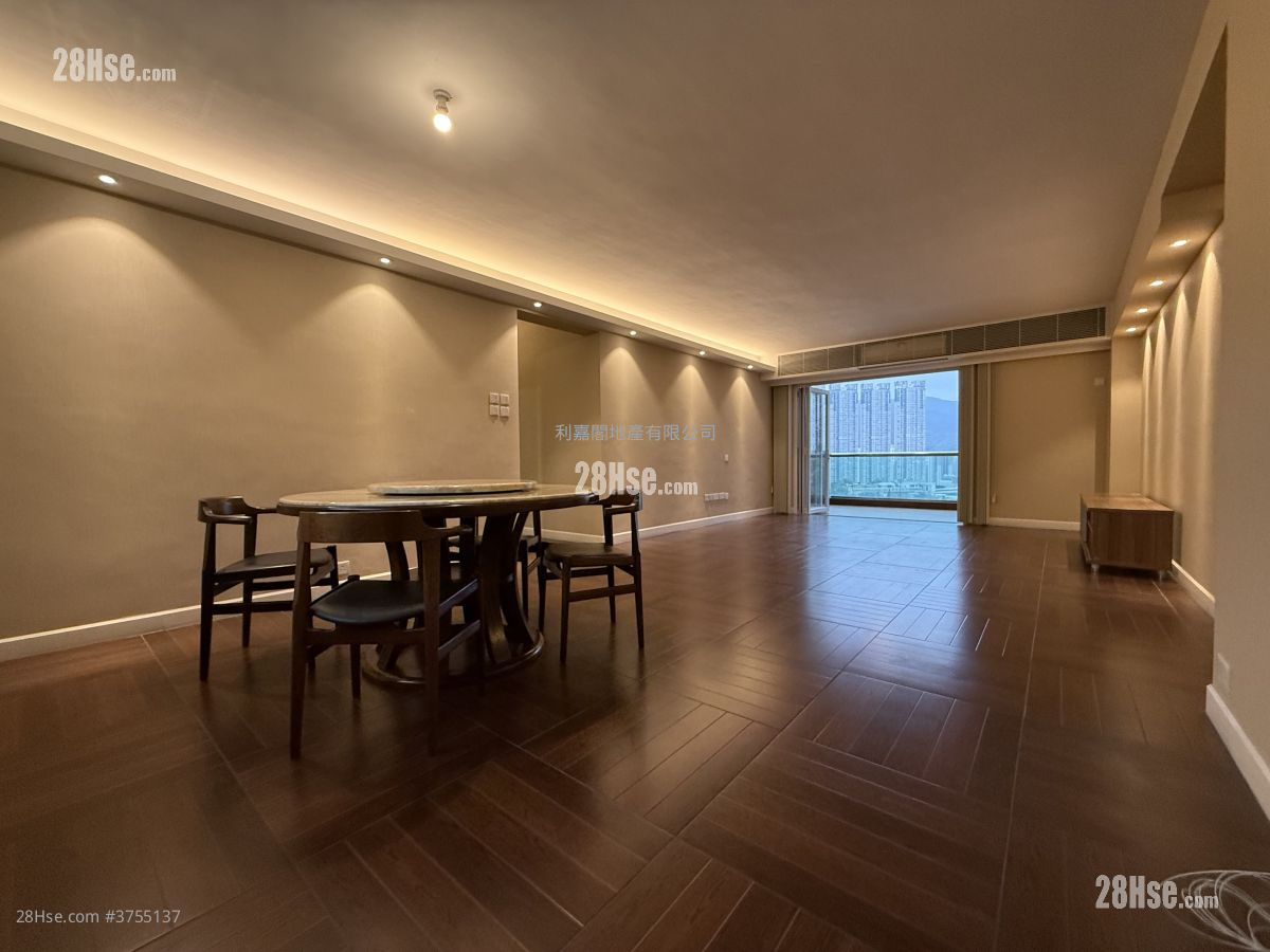 World-Wide Gardens Sell 3 Bedrooms , 2 Bathrooms 1,800 ft²