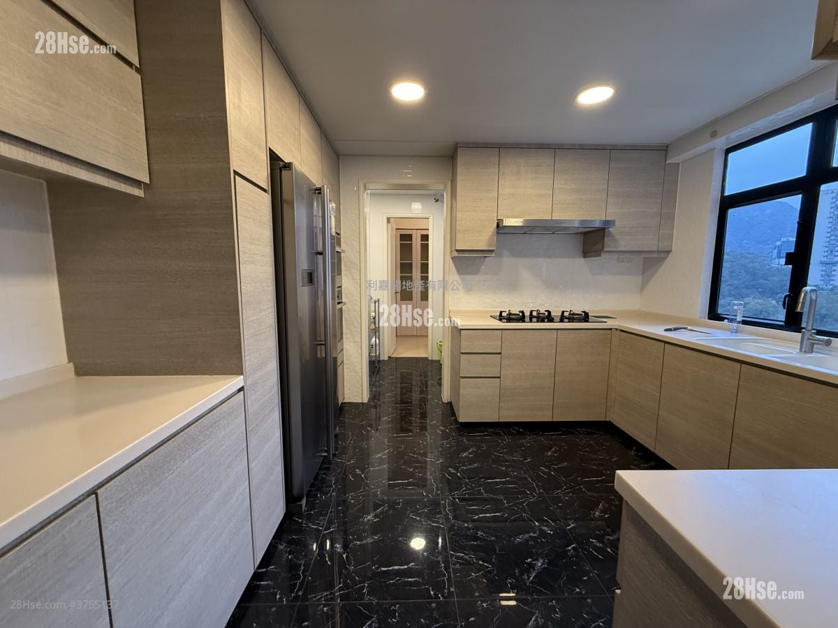 World-Wide Gardens Sell 3 Bedrooms , 2 Bathrooms 1,800 ft²