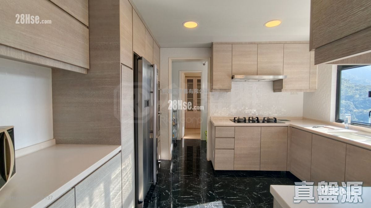 World-Wide Gardens Sell 3 Bedrooms , 2 Bathrooms 1,800 ft²