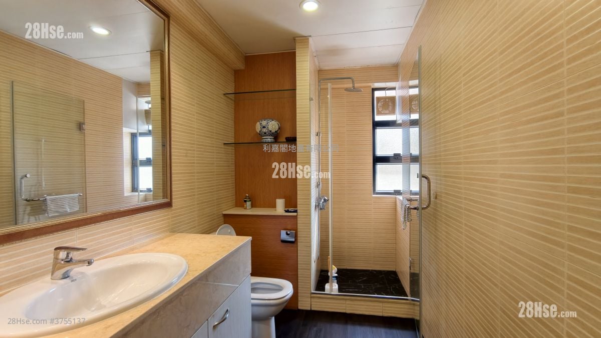 World-Wide Gardens Sell 3 Bedrooms , 2 Bathrooms 1,800 ft²