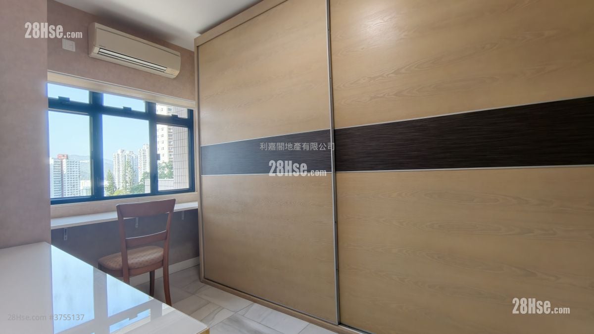 World-Wide Gardens Sell 3 Bedrooms , 2 Bathrooms 1,800 ft²