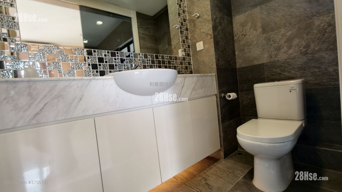 World-Wide Gardens Sell 3 Bedrooms , 2 Bathrooms 1,800 ft²