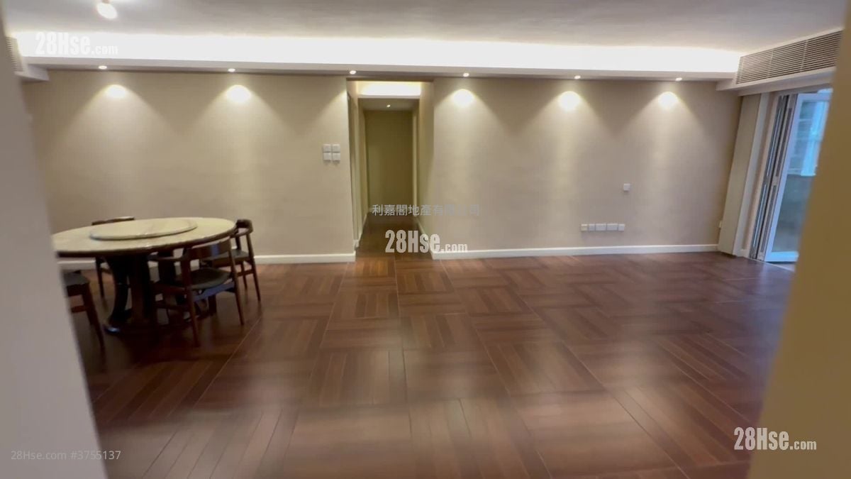 World-Wide Gardens Sell 3 Bedrooms , 2 Bathrooms 1,800 ft²