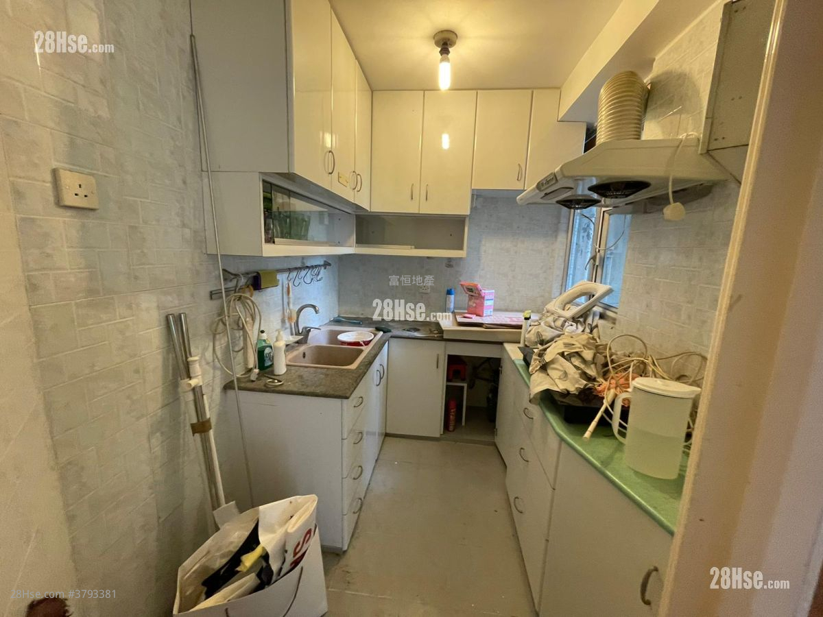 Whampoa Garden Sell 3 Bedrooms , 2 Bathrooms 639 ft²