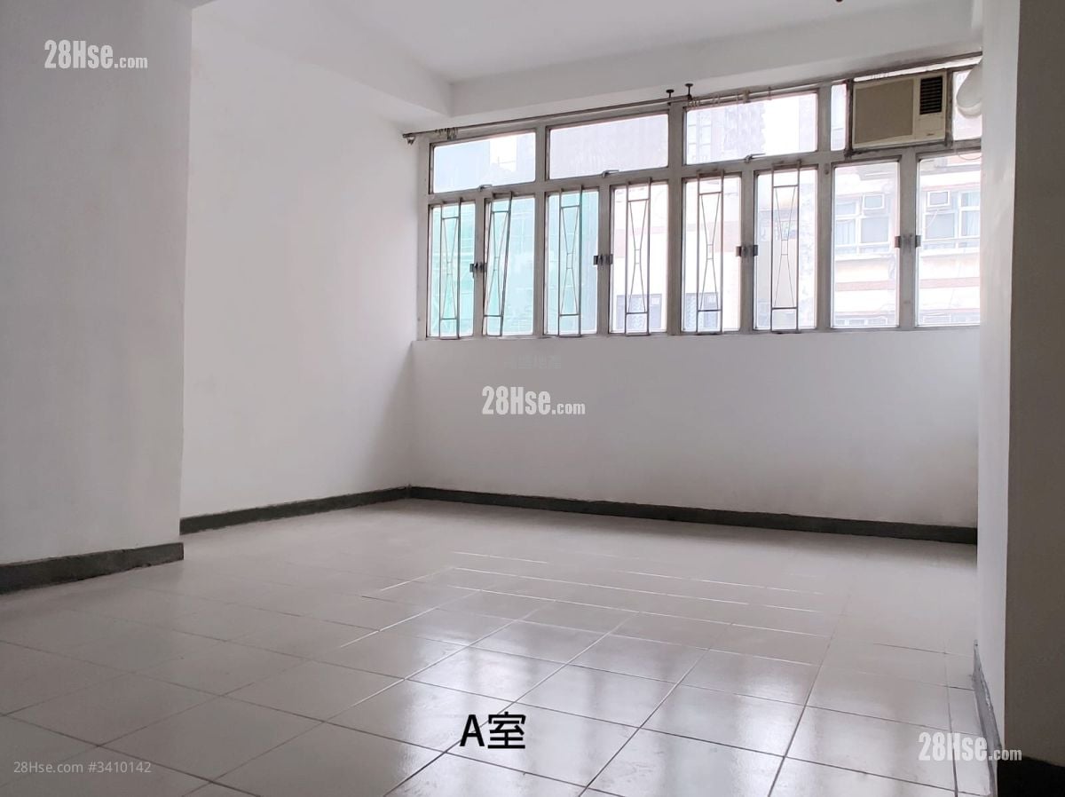 Apartment Sell 3 Bedrooms , 3 Bathrooms 720 ft²