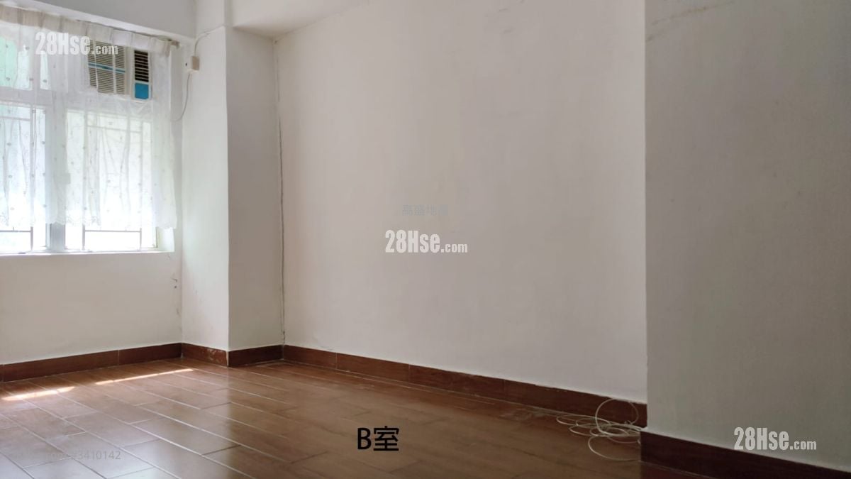 Apartment Sell 3 Bedrooms , 3 Bathrooms 720 ft²