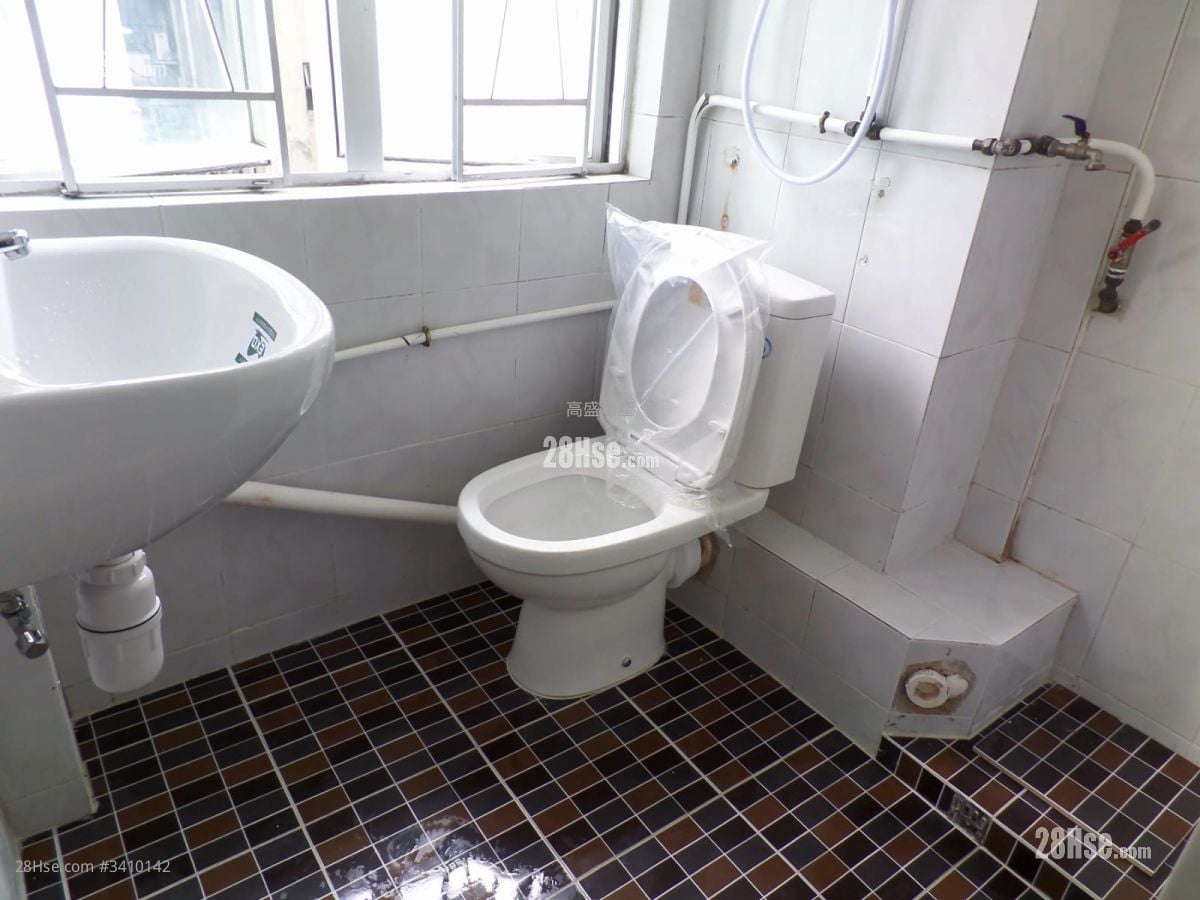 Apartment Sell 3 Bedrooms , 3 Bathrooms 720 ft²