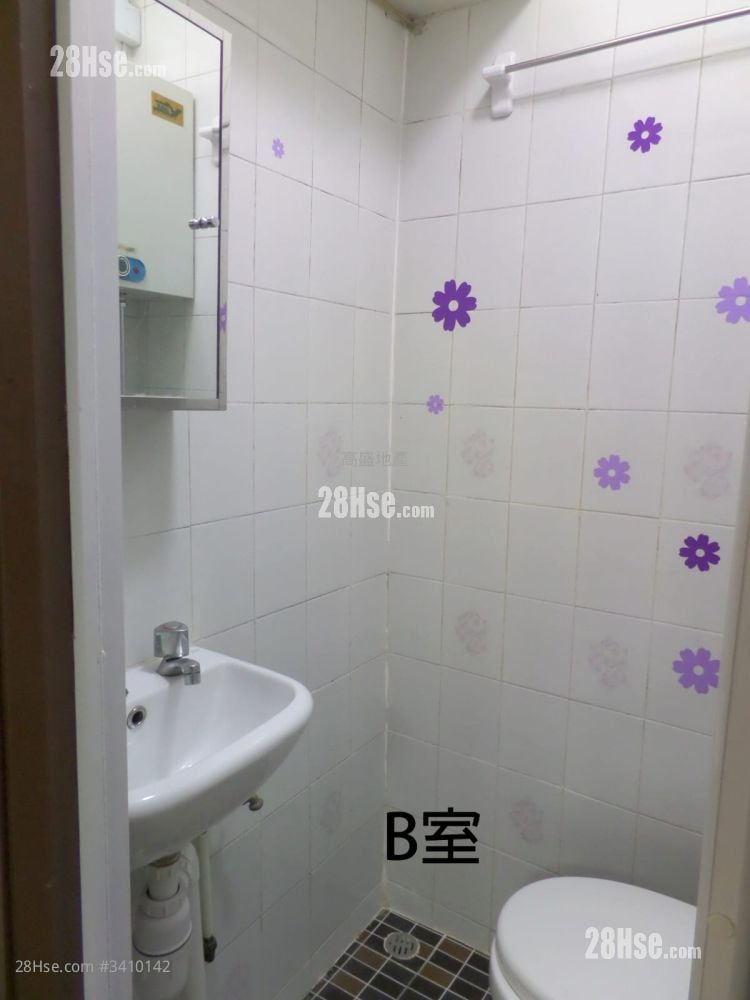 Apartment Sell 3 Bedrooms , 3 Bathrooms 720 ft²