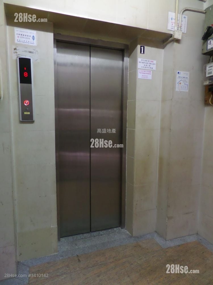 Apartment Sell 3 Bedrooms , 3 Bathrooms 720 ft²