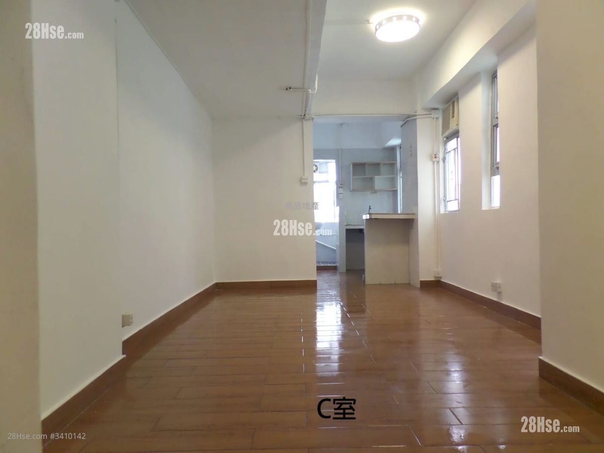 Apartment Sell 3 Bedrooms , 3 Bathrooms 720 ft²