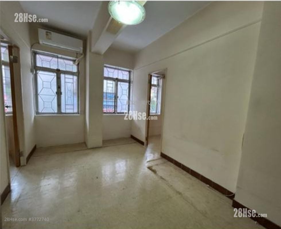 Lok Kwan House Sell 2 Bedrooms , 1 Bathroom 412 ft²