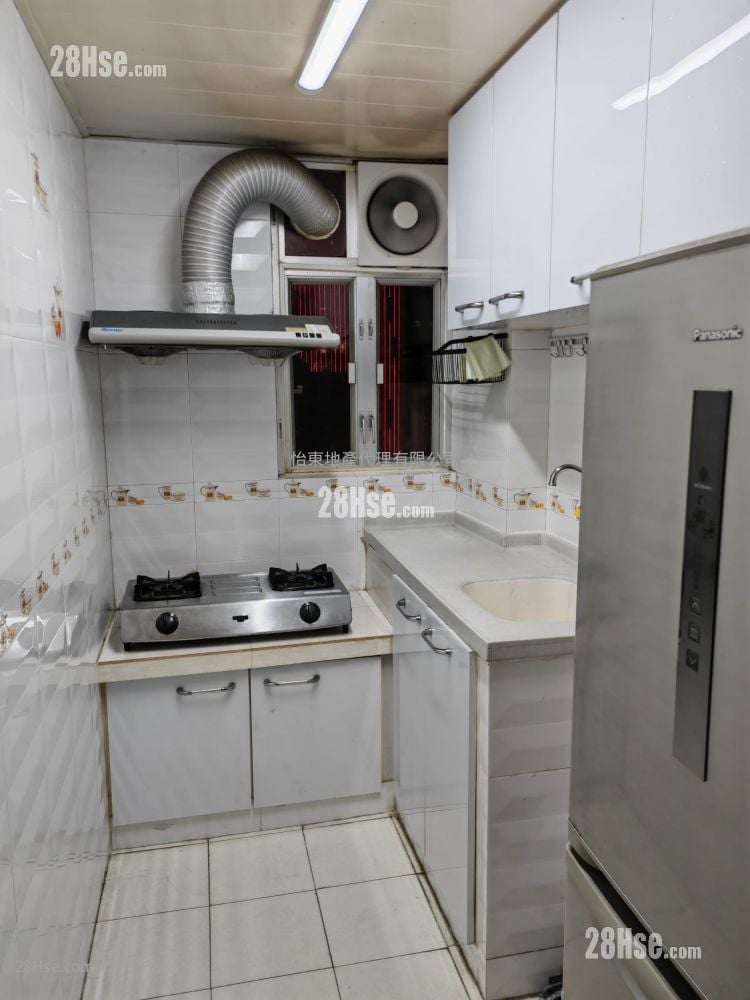 Elizabeth House Rental 2 Bedrooms , 1 Bathroom 536 ft²