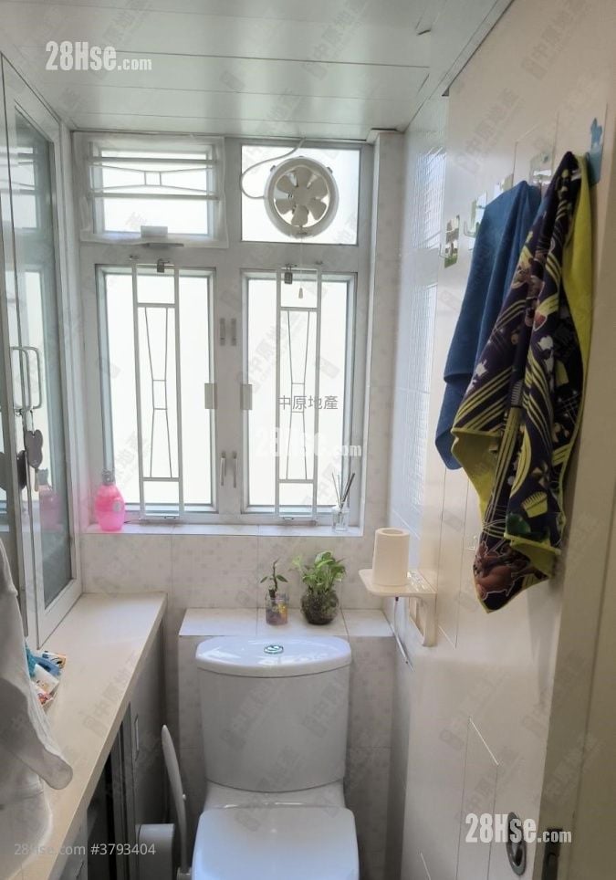 Chung Nga Court Sell 2 Bedrooms 376 ft²