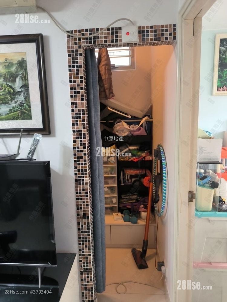 Chung Nga Court Sell 2 Bedrooms 376 ft²