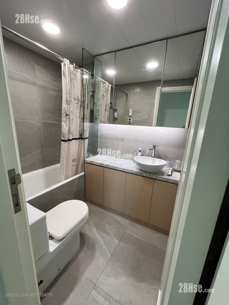 Sky Tower Sell 2 Bedrooms , 1 Bathroom 519 ft²