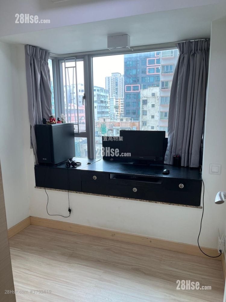 Sky Tower Sell 2 Bedrooms , 1 Bathroom 519 ft²