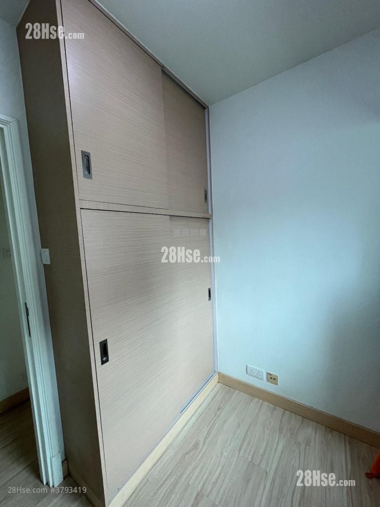 Sky Tower Sell 2 Bedrooms , 1 Bathroom 519 ft²