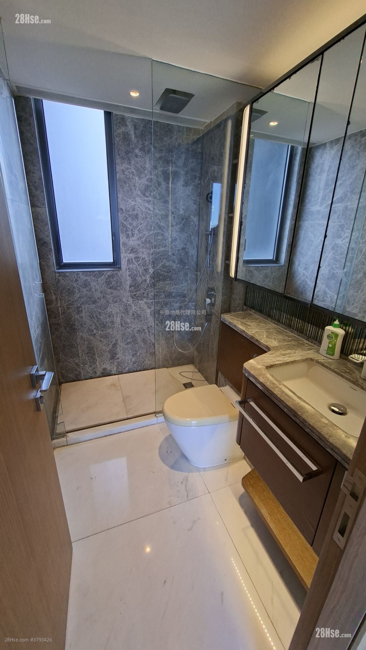 迎海 售盘 2 房 , 3 浴室 828 平方尺