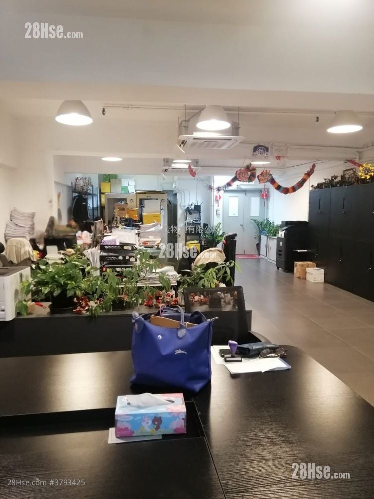 Wang Kwong Industrial Building Rental 920 ft²