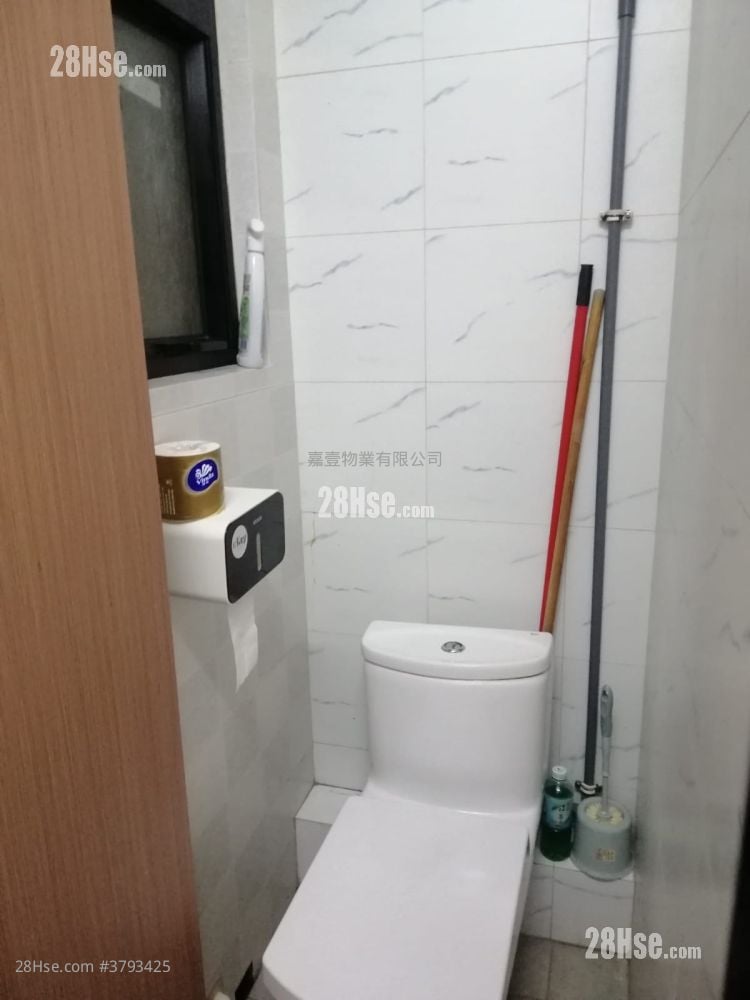 Wang Kwong Industrial Building Rental 920 ft²