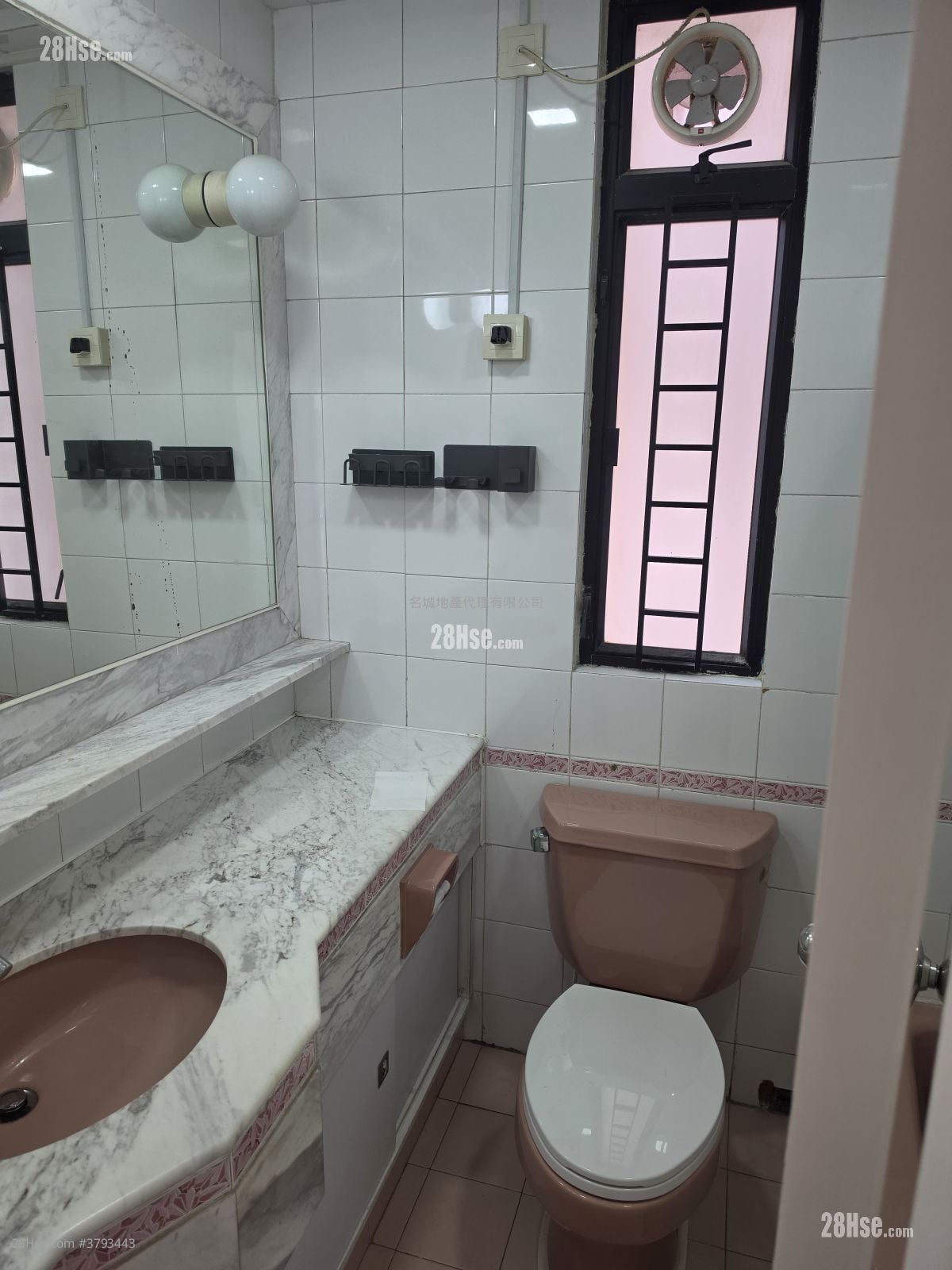 New Town Plaza Sell 3 Bedrooms , 2 Bathrooms 652 ft²