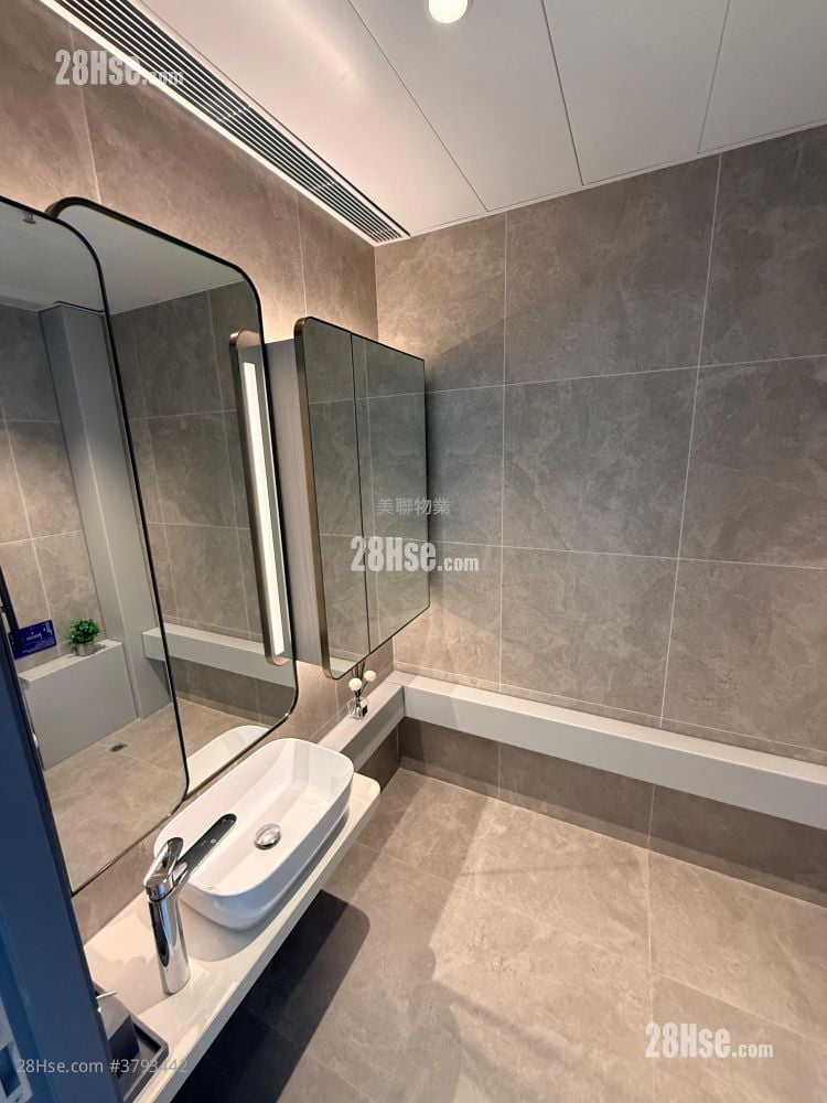 I City Sell Studio , 1 Toilet