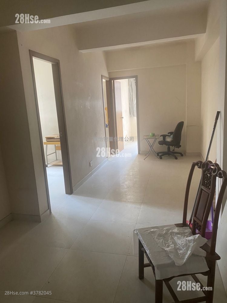 Fuk Shing Mansion Sell 3 Bedrooms , 1 Bathroom 556 ft²