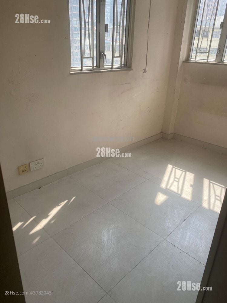 Fuk Shing Mansion Sell 3 Bedrooms , 1 Bathroom 556 ft²