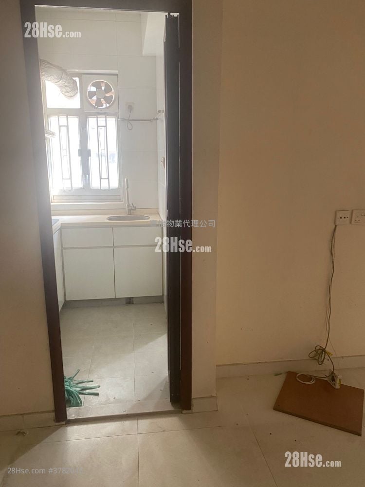 Fuk Shing Mansion Sell 3 Bedrooms , 1 Bathroom 556 ft²