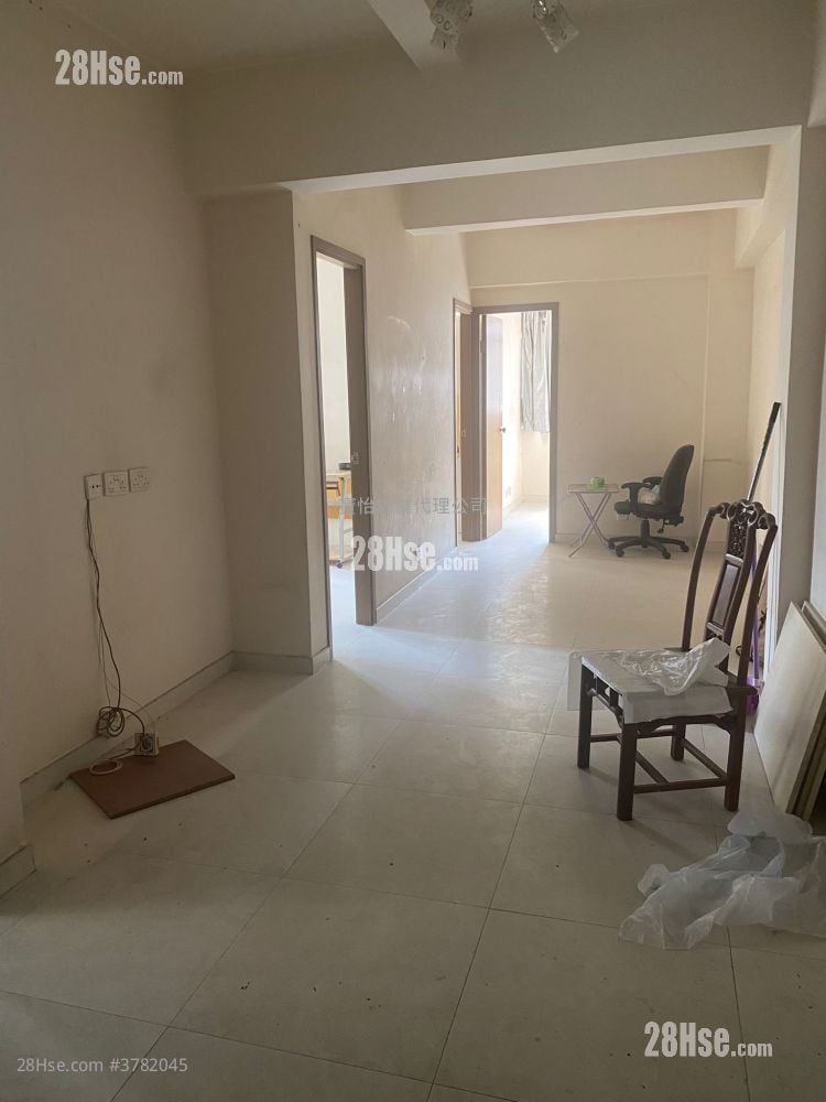 Fuk Shing Mansion Sell 3 Bedrooms , 1 Bathroom 556 ft²