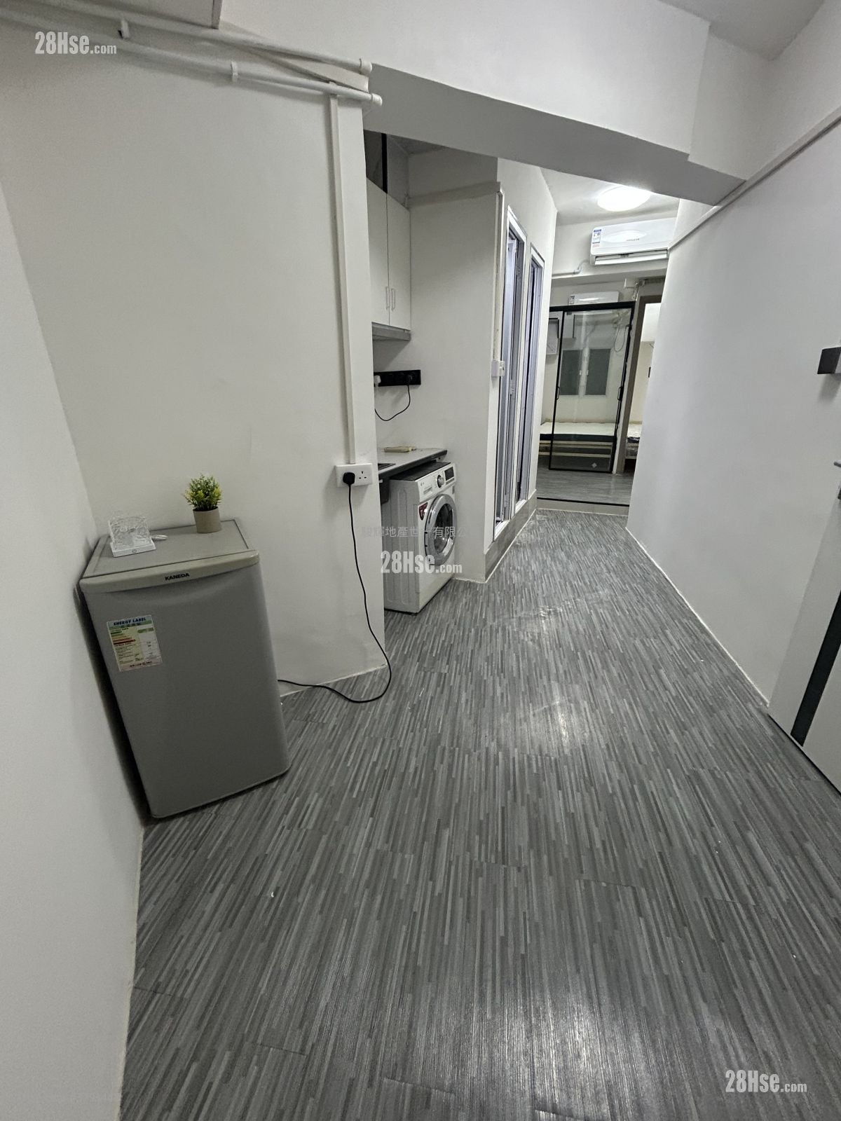 Universal Mansion Rental 2 Bedrooms , 1 Bathroom 250 ft²