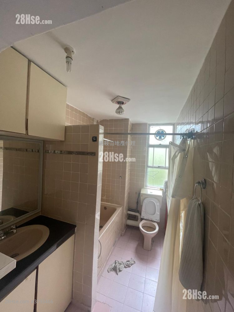 Kam Ying Court Sell 3 Bedrooms , 1 Bathroom 645 ft²