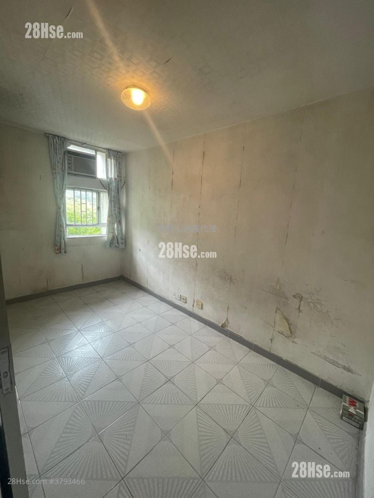 Kam Ying Court Sell 3 Bedrooms , 1 Bathroom 645 ft²
