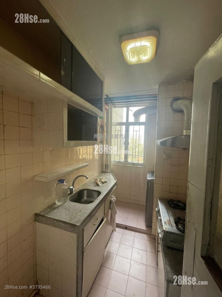 Kam Ying Court Sell 3 Bedrooms , 1 Bathroom 645 ft²