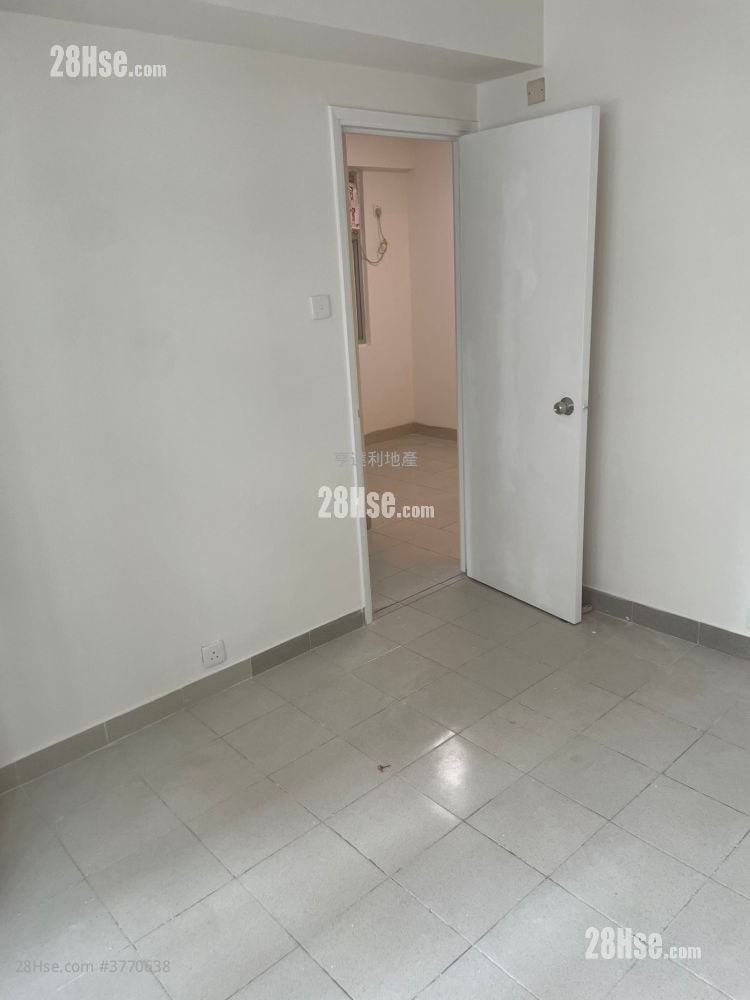 Fok Sing Building Sell 2 Bedrooms , 1 Bathroom 338 ft²