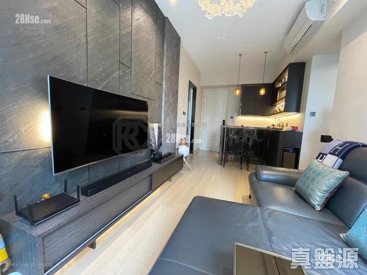 Monterey Sell 2 Bedrooms , 1 Bathroom 523 ft²