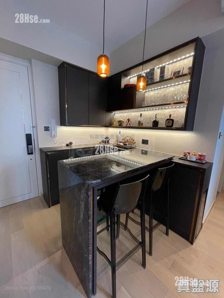 Monterey Sell 2 Bedrooms , 1 Bathroom 523 ft²