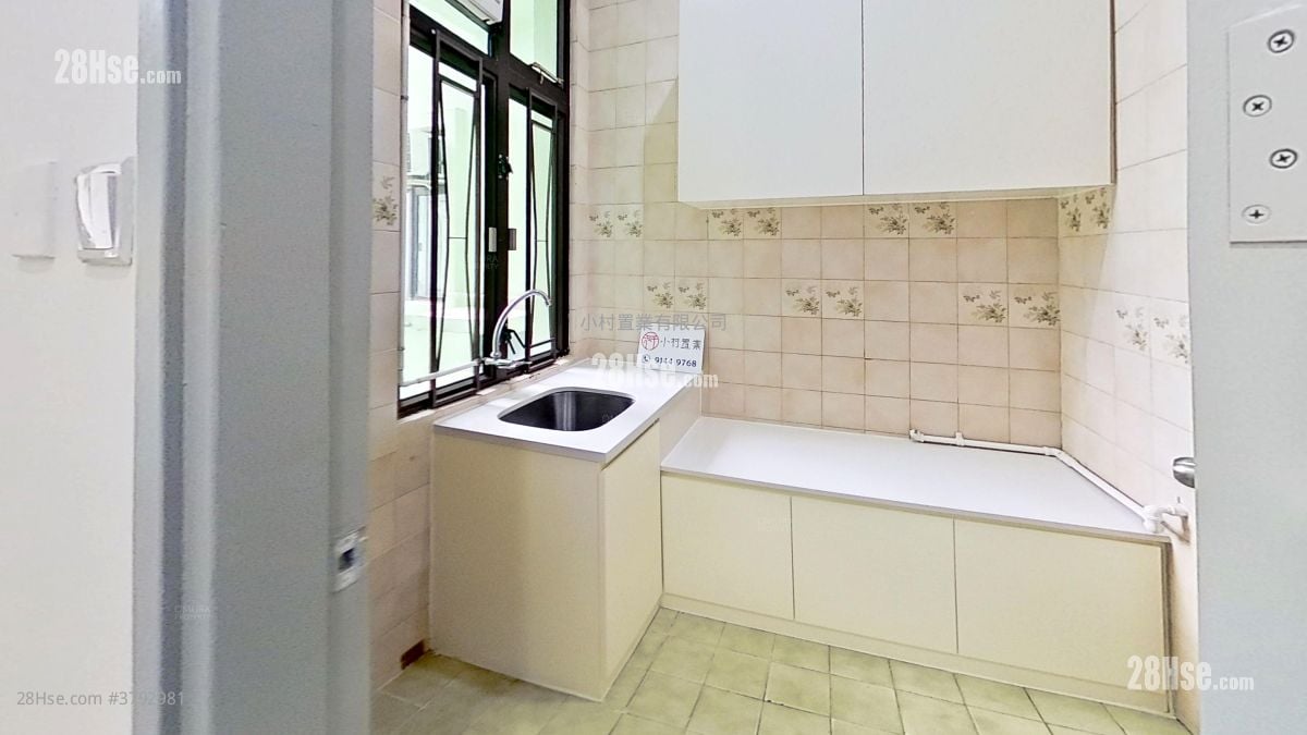 kitchen: Fook Chi Building Rental 3 Bedrooms , 1 Bathroom 513 ft²