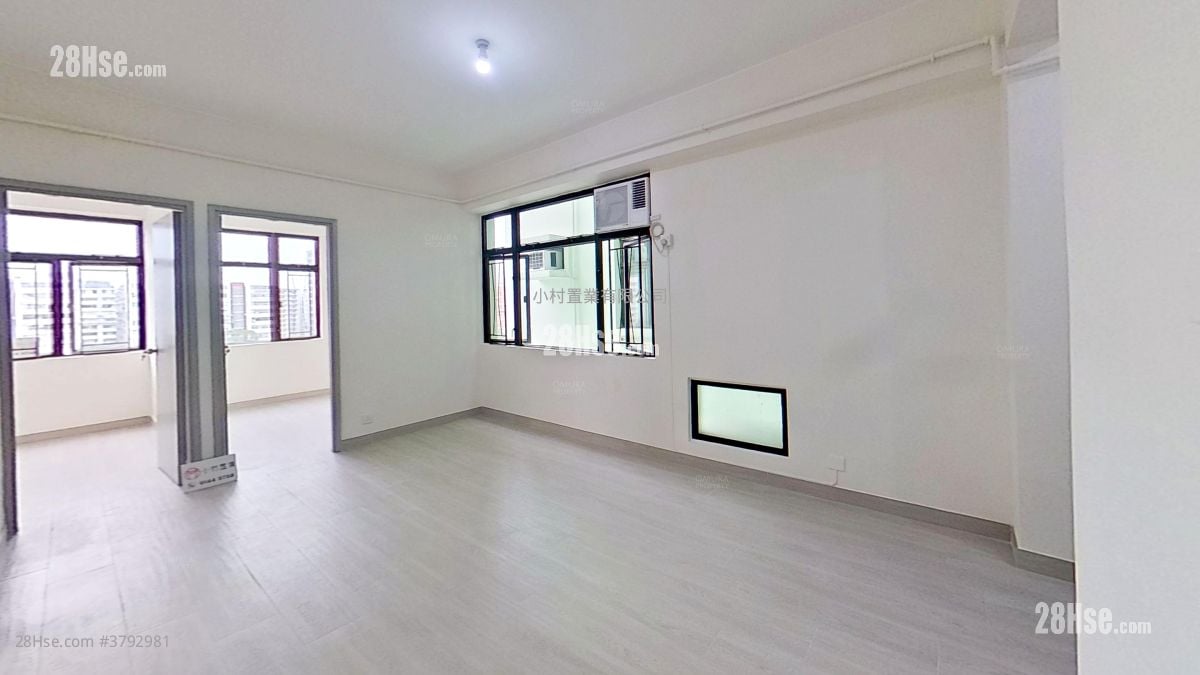 living room: Fook Chi Building Rental 3 Bedrooms , 1 Bathroom 513 ft²