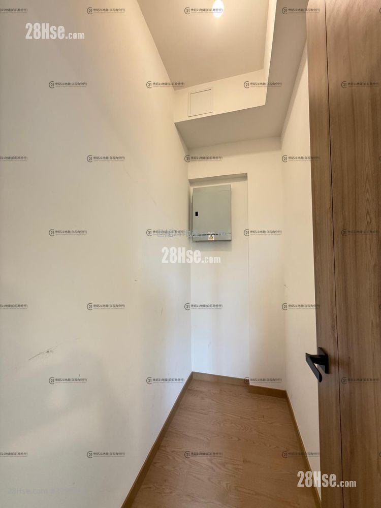 Centra Horizon Rental 2 Bedrooms , 2 Bathrooms 585 ft²