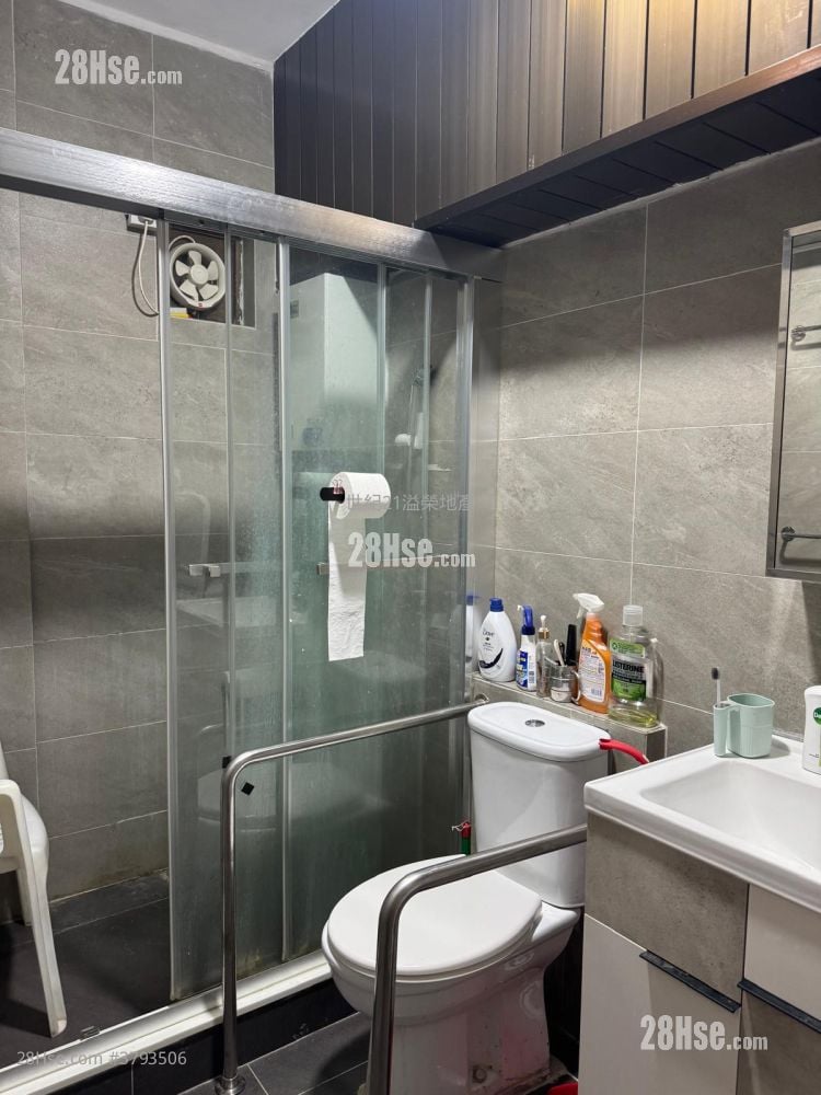 乐群大厦 售盘 2 房 , 1 浴室 636 平方尺