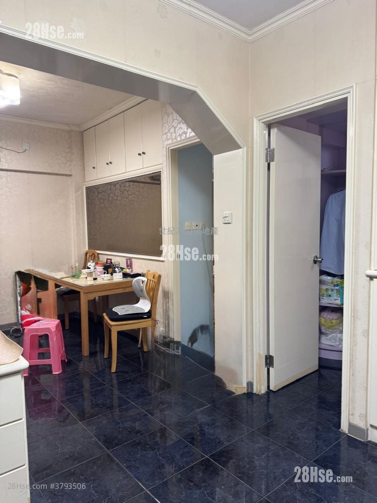 乐群大厦 售盘 2 房 , 1 浴室 636 平方尺