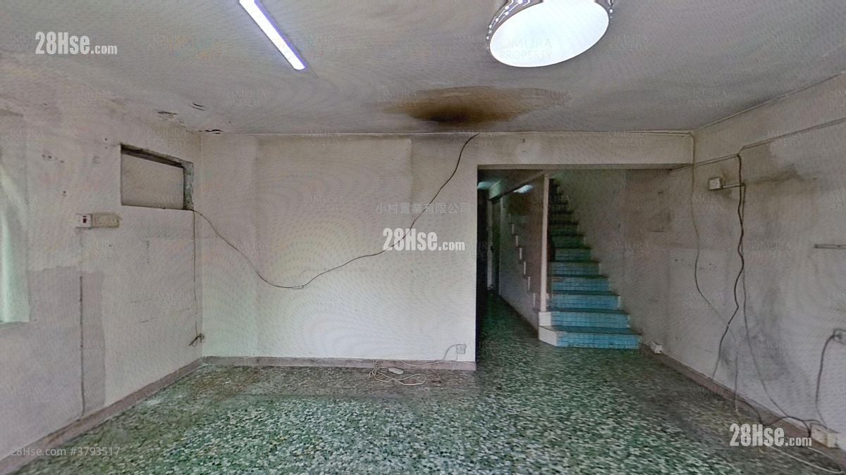 living room: Ma Tin Tsuen Sell 3 Bedrooms , 2 Bathrooms 612 ft²