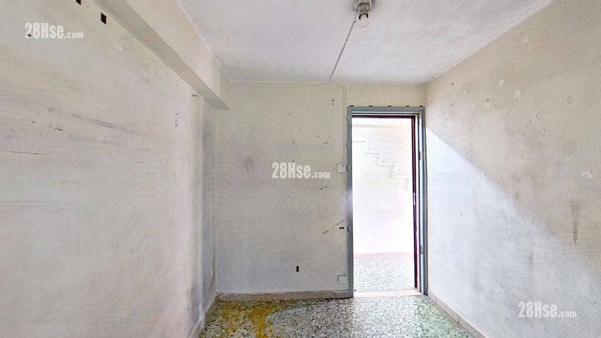 bedroom 2: Ma Tin Tsuen Sell 3 Bedrooms , 2 Bathrooms 612 ft²