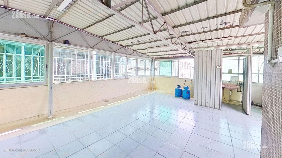 rooftoop: Ma Tin Tsuen Sell 3 Bedrooms , 2 Bathrooms 612 ft²