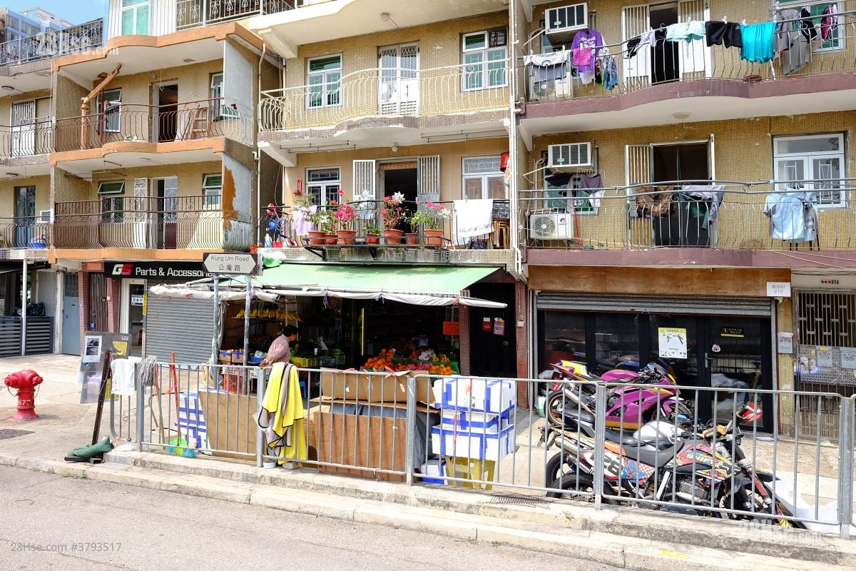 building outlook: Ma Tin Tsuen Sell 3 Bedrooms , 2 Bathrooms 612 ft²